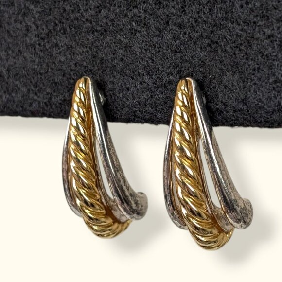 (2/$20) V. Liz Claiborne Tapered Swoop Earrings - Picture 3 of 5